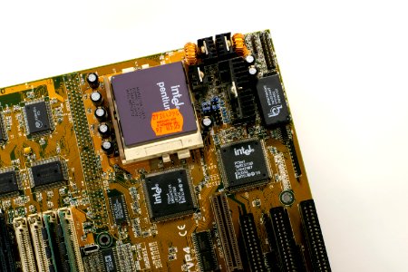 Pentium 150 and Socket 7 Motherboard (1)