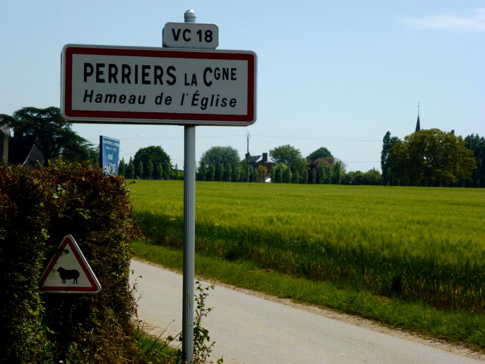 Perriers-la-Campagne (Eure, Fr) city limit sign