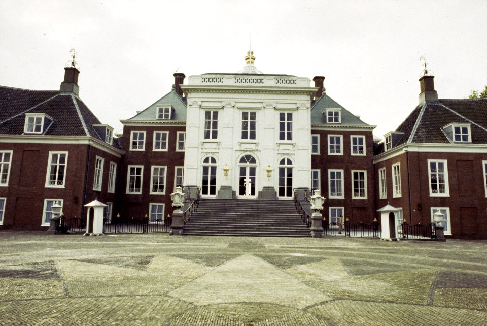 Pers excursie in Koninklijk Paleis Het Huis ten Bosch in Den Haag , waar Koningi, Bestanddeelnr 253-8549