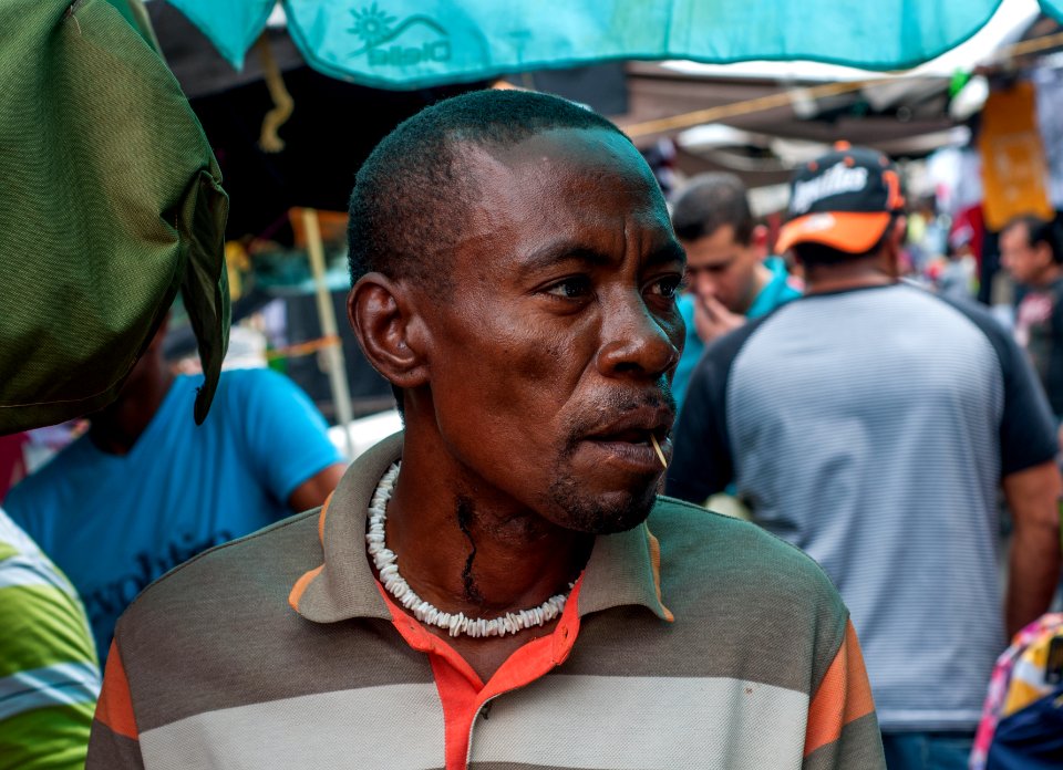 People buying in downtown Maracaibo
