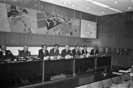 Persconferentie over economische betekenis van Noordhavengebied bij Amsterdam o, Bestanddeelnr 924-1021
