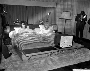 Persconferentie over Het Bed in het Carltonhotel te Amsterdam, Bestanddeelnr 912-1373 photo