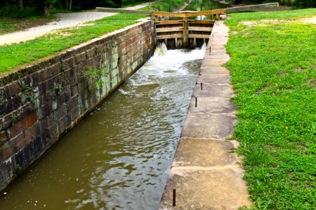 Pennyfield Lock (No. 22) details