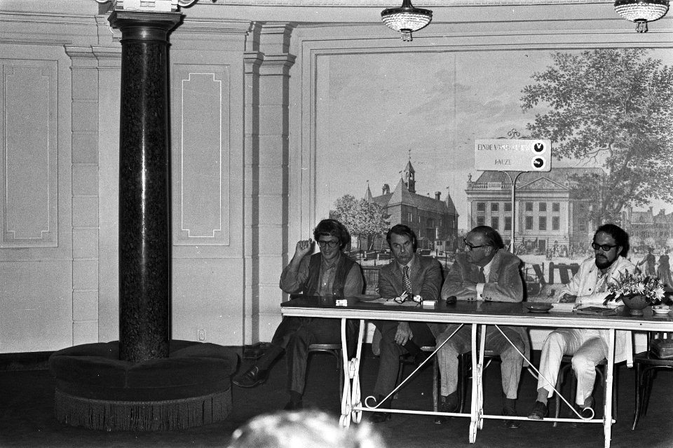 Persconferentie over A'dams toneel in stadsschouwburg A'dam, Dimitri Frenkel Fra, Bestanddeelnr 924-8243