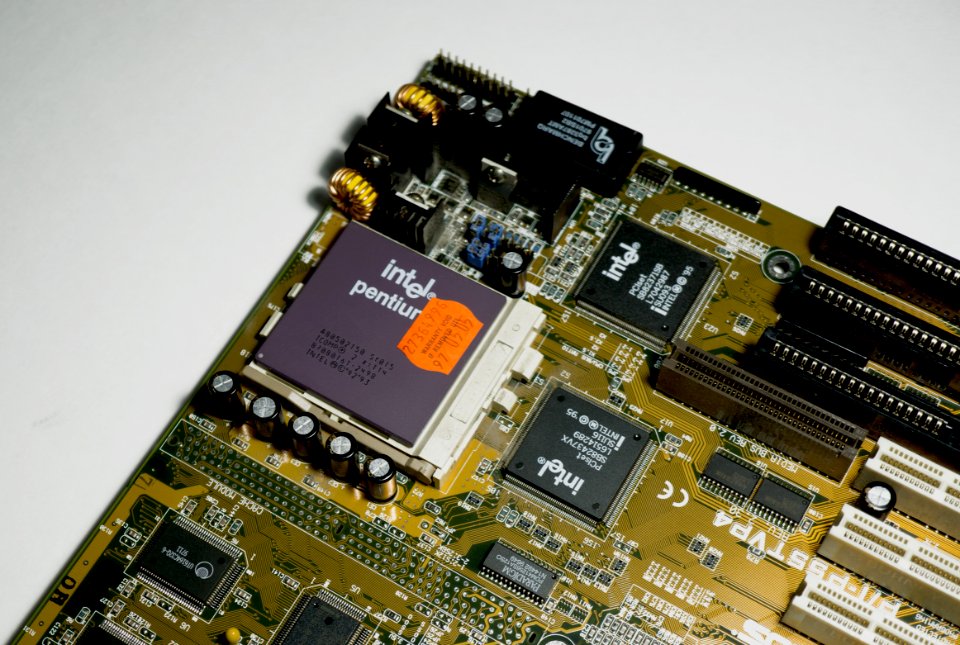 Pentium 150 and Socket 7 Motherboard
