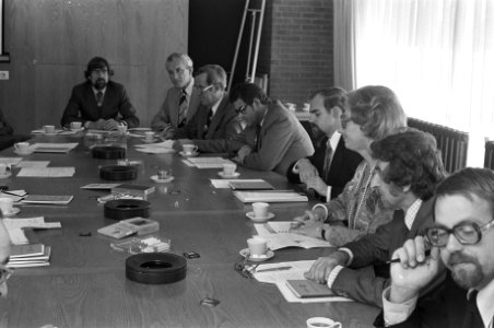Personeelsstatuut ondertekend bij Bijenkorf opdracht, Bestanddeelnr 928-1688
