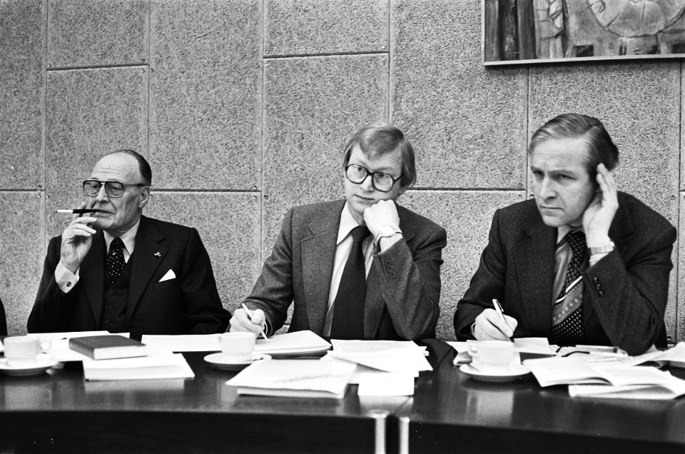 Persconferentie inflatieneutrale belastingheffing in Den Haag v.l.n.r. prof. , Bestanddeelnr 929-5840