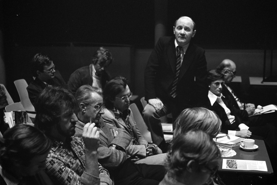 Persconferentie ivm 700 jaar Amsterdam Andre van de Heuvel tijdens persconfe, Bestanddeelnr 927-1304