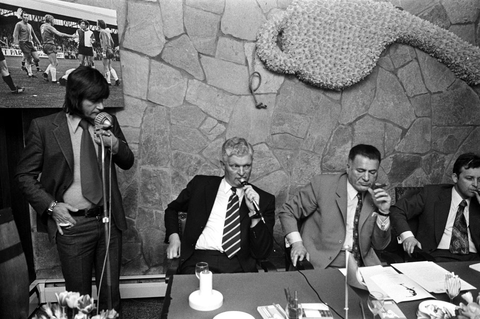 Persconferentie over Willem II trofee voor scheidsrechters, Frans Derks, mr G , Bestanddeelnr 926-3236