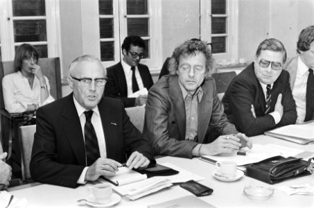 Persconferentie over fusie Gemeentegiro Amsterdam met PTT Gelddiensten v.l.n.r., Bestanddeelnr 929-8622