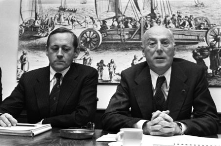 Persconferentie over rapport van beleidscommissie scheepsbouw ir A Stikker (l, Bestanddeelnr 928-9890