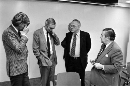 Persconferentie OGEM over de situatie waarin OGEM verkeert. Koopmans, Langman, M, Bestanddeelnr 931-9316