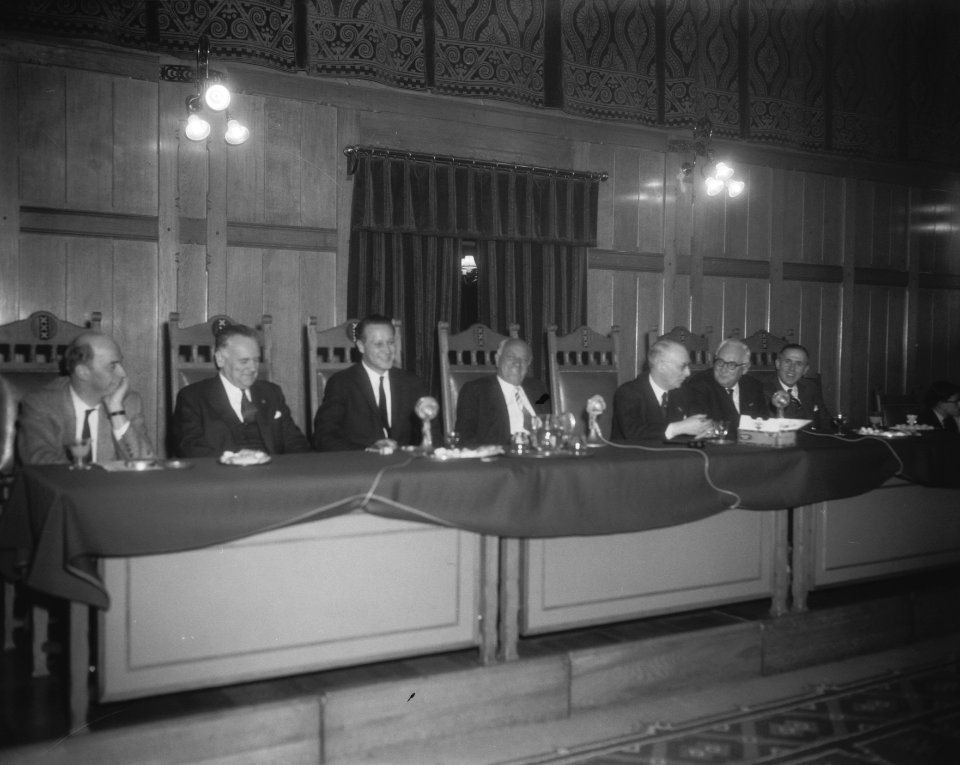 Persconferentie over bouw Hiltonhotel in Amsterdam, Bestanddeelnr 910-0132