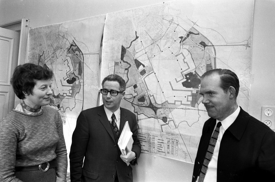 Persconferentie over groenplan voor Amsteloevers in Ouderkerk vlnr mevrouw , Bestanddeelnr 925-3528