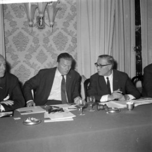Persconferentie over fusie tussen Amsterdamse bank en Rotterdamse bank, L. C. F., Bestanddeelnr 916-5319