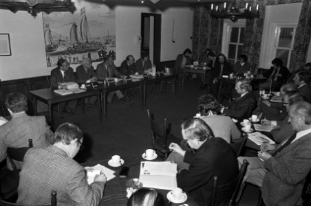 Persconferentie Nederlandse Bond van Makelaars in Nieuwspoort, Bestanddeelnr 926-1780