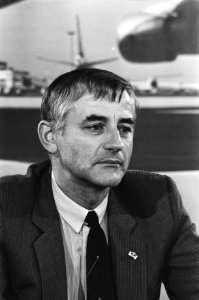 Persconferentie op Schiphol over lokatie Cosmocenter ir. W. Dik , kop, Bestanddeelnr 933-1646