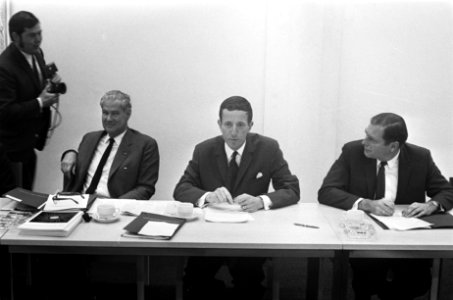 Persconferentie van Raad van Bestuur van VMFStork-Werkspoor over de berichten o, Bestanddeelnr 922-9583