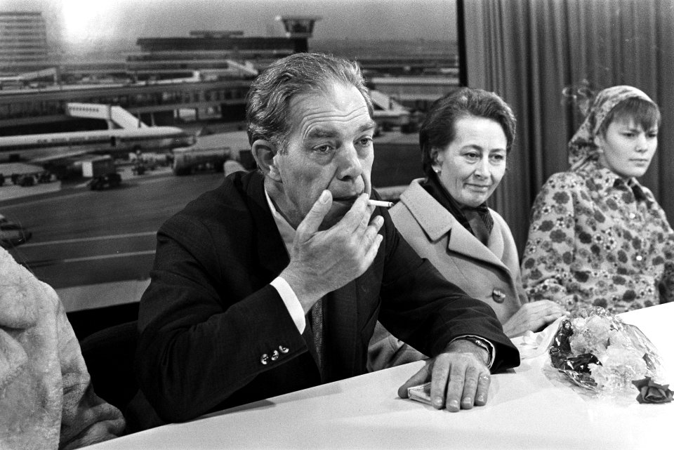 Persconferentie op Schiphol van de heer J. Besjes die in het Braziliaanse vlieg…, Bestanddeelnr 923-0585