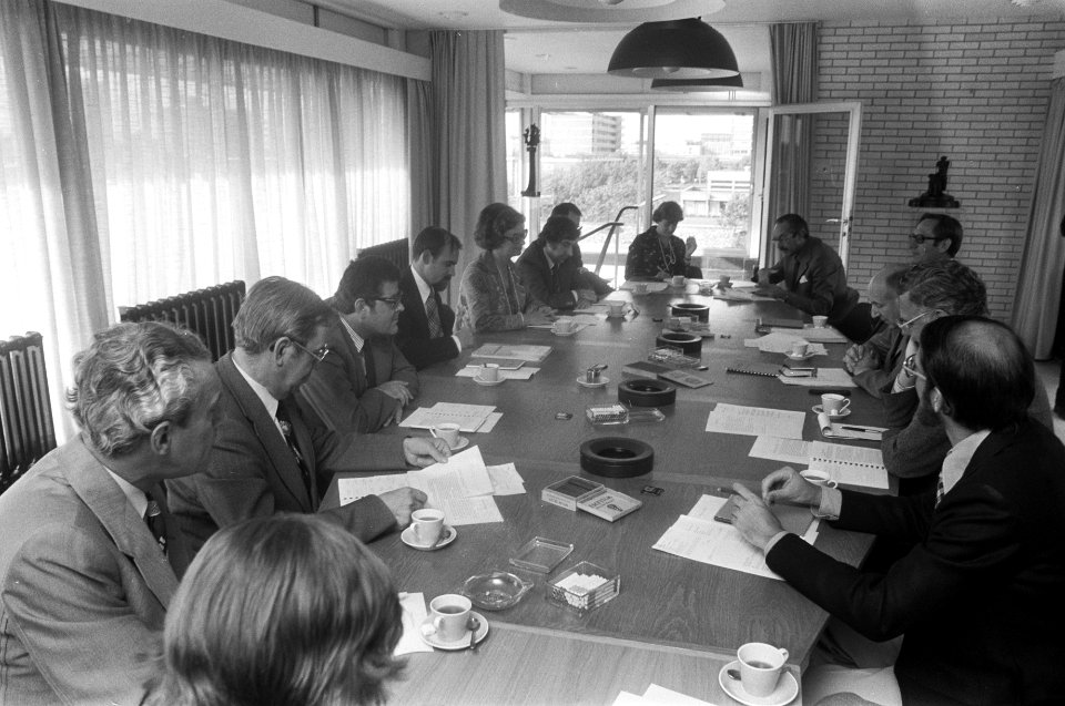 Personeelsstatuut ondertekend bij Bijenkorf opdracht, Bestanddeelnr 928-1690