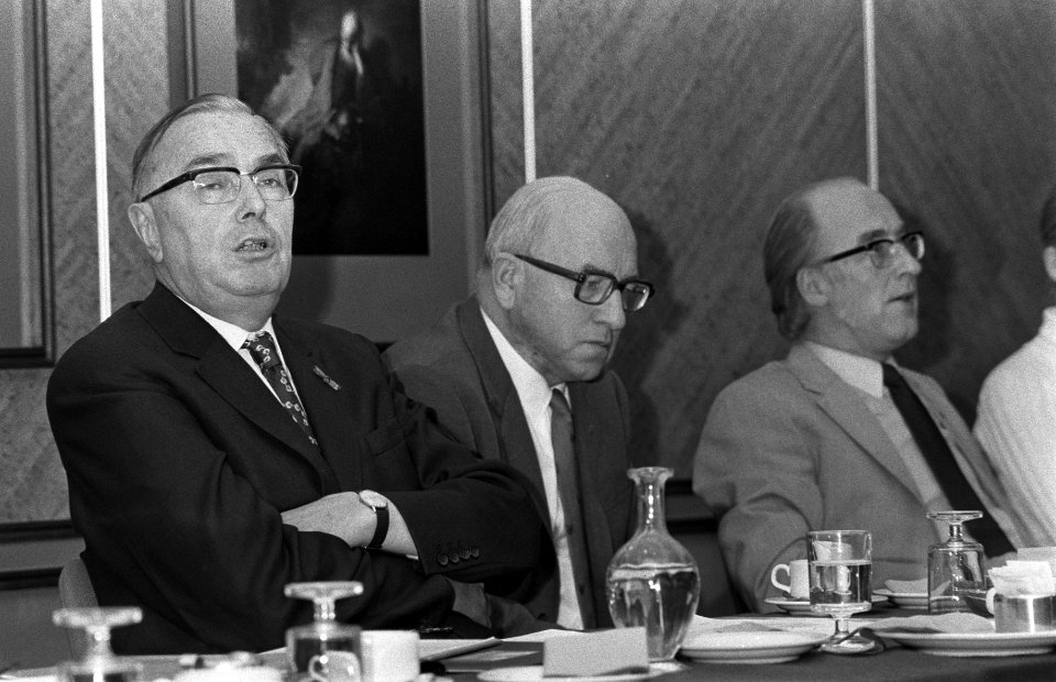 Persconferentie over aanstaande Hoogovenschaaktoernooi in Alphahotel Amsterdam, Bestanddeelnr 925-2411