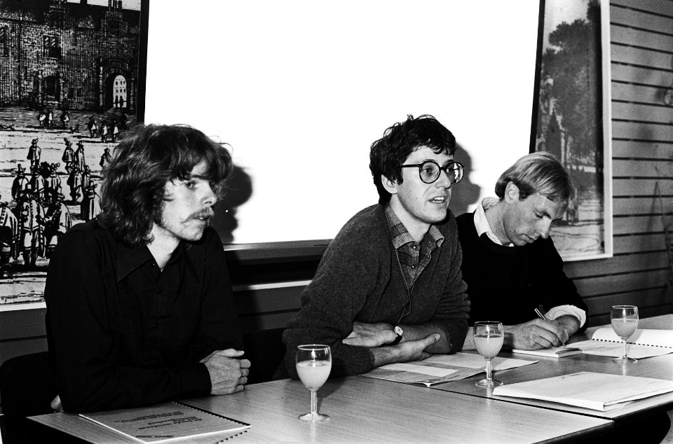 Persconferentie Lekker Dier in Nieuwspoort vlnr Wim de Kok , Jan Bonjer en , Bestanddeelnr 930-8974
