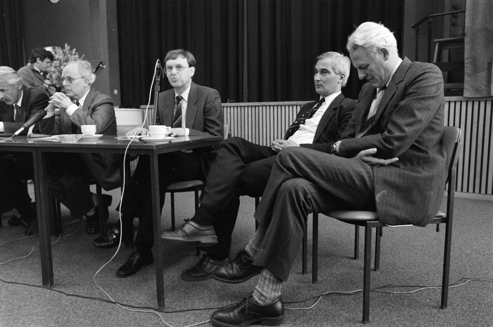 Persconferentie in het Dijkzigtziekenhuis Rotterdam n.a.v. hepatitus-B besmettin, Bestanddeelnr 934-2040