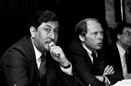Persconferentie Nieuwspoort door minister Beelaerts van Blokland (r) en staatssecr. Wallis de Vries (l) over de structuurschema, Bestanddeelnr 931-5061
