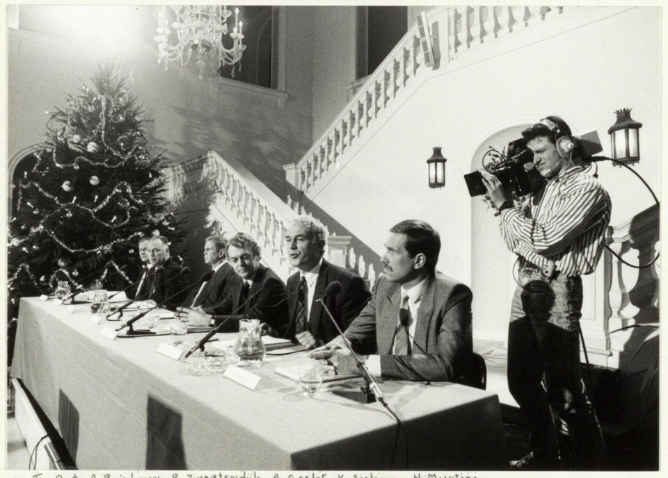 Persconferentie in het Gemeentehuis i.v.m. de ontvoering van Gerrit Jan Heijn. V.l.n.r. mr.Th.Bot, officier van justitie, A. Brinkman, korpschef van de Bloemendaalse gemeentepolitie, R. Zwa, NL-HlmNHA 54020760