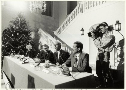 Persconferentie in het Gemeentehuis i.v.m. de ontvoering van Gerrit Jan Heijn. V.l.n.r. mr.Th.Bot, officier van justitie, A. Brinkman, korpschef van de Bloemendaalse gemeentepolitie, R. Zwa, NL-HlmNHA 54020760