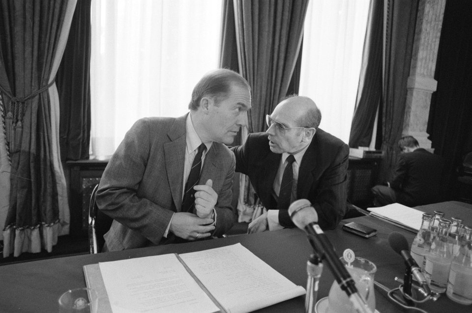 Persconferentie Kluwer en Wolters Samson i.v.m. fusie (Amsterdam) ir. Vervus (r, Bestanddeelnr 934-0431