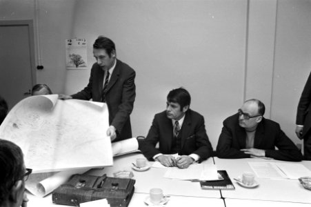 Persconferentie over luchtvervuiling in Amsterdam, vln ds J Cleij (hfd tec, Bestanddeelnr 925-3522