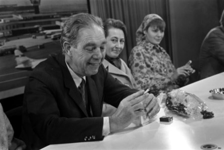 Persconferentie op Schiphol van de heer J. Besjes die in het Braziliaanse vlieg…, Bestanddeelnr 923-0586