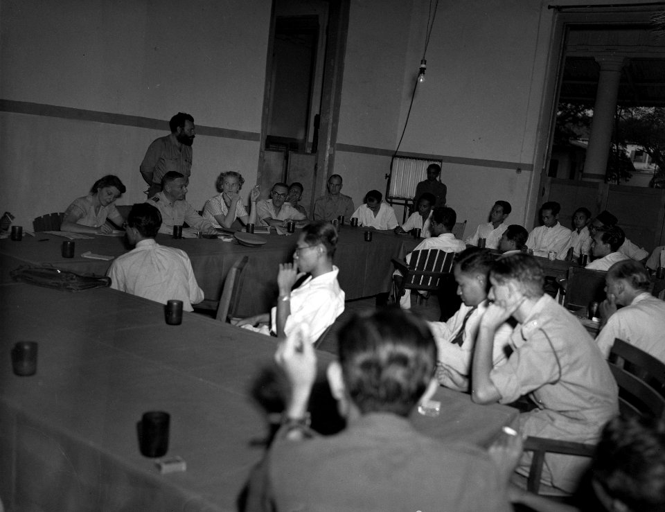 Persconferentie Leger Voorlichtingsdienst door luitenant-generaal S.H. Spoor. Ac, Bestanddeelnr 10159