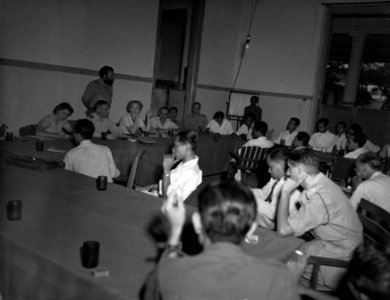 Persconferentie Leger Voorlichtingsdienst door luitenant-generaal S.H. Spoor. Ac, Bestanddeelnr 10159