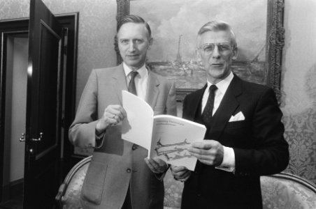 Persconferentie nationale ombudsman de heer Rang in verband met jaarverslag 1986, Bestanddeelnr 933-9232