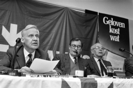 Persconferentie Kerkbalans links prof. mr. I. A. Diepenhorst, Bestanddeelnr 934-1647