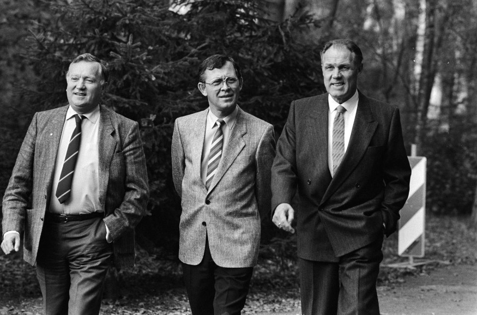 Persconferentie ivm vertrek van bondscoach Kees Rijvers en de opvolging van hem, door Rinus Michels; Bestanddeelnr 933-1359