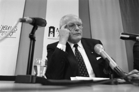 Persconferentie KEP-interium directeur Van Dijk , close, Bestanddeelnr 934-3666