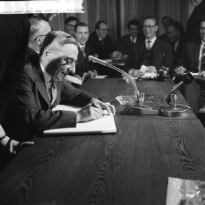 Persconferentie met De Quay inzake Nieuw-Guinea, Bestanddeelnr 913-6436