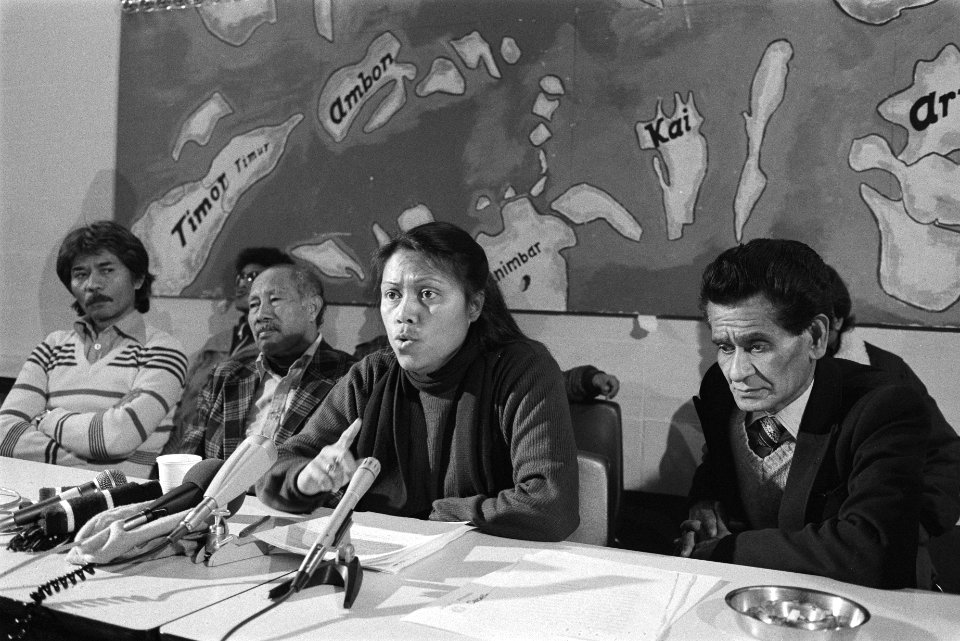 Persconferentie wijkraad van Molukse wijk Oostgaarde in Capelle aan den IJssel , Bestanddeelnr 932-8273