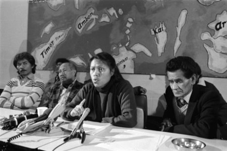 Persconferentie wijkraad van Molukse wijk Oostgaarde in Capelle aan den IJssel , Bestanddeelnr 932-8273