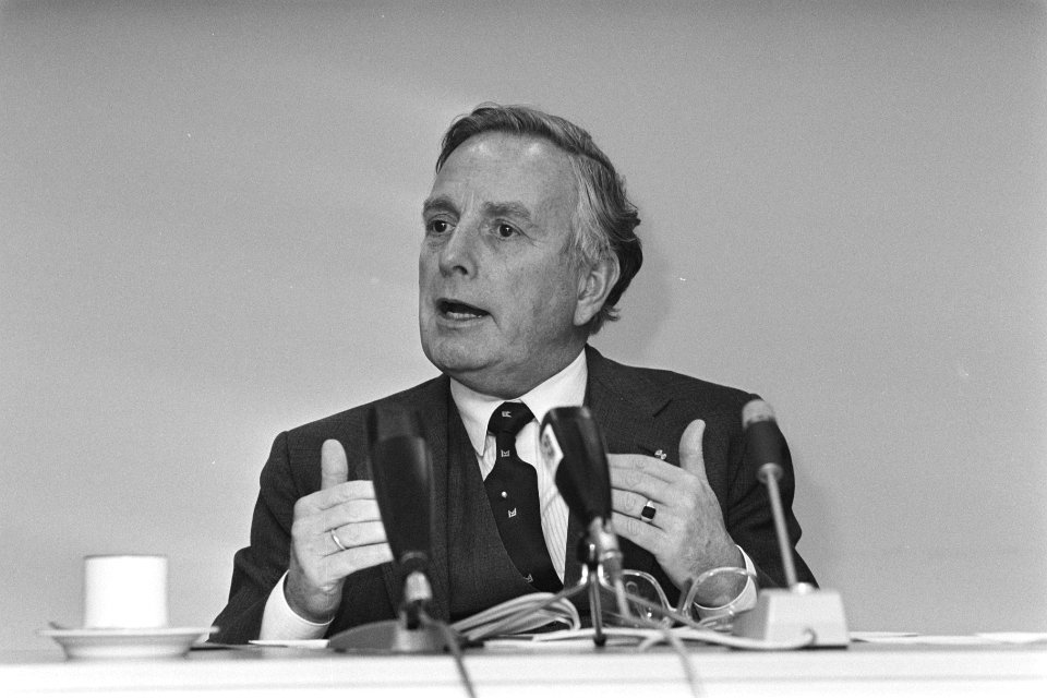 Persconferentie minister Korthals Altes in verband met dood Hans Kok, Bestanddeelnr 933-8394