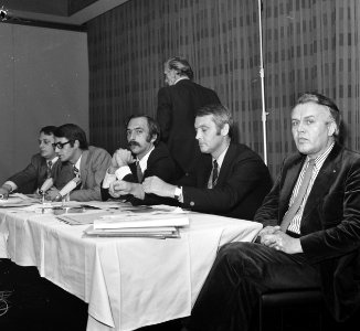 Persconferentie van Niemeyer over sigarettenverpakking