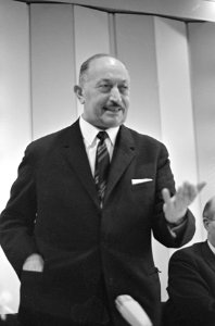 Persconferentie ir. Simon Wiesenthal in Apollo-paviljoen t.g.v. boek Moordenaars, Bestanddeelnr 920-1325