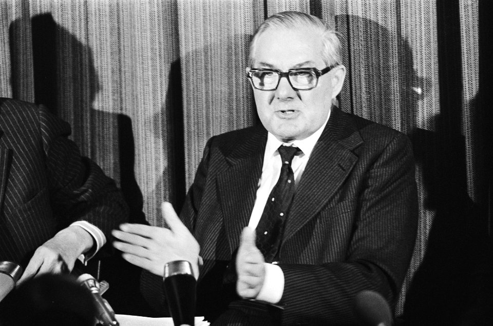 Persconferentie na afloop Overleg van de 9 , Den Haag Callaghan (oa met Enge, Bestanddeelnr 928-9157