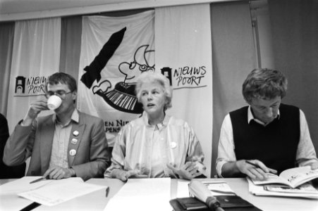 Persconferentie Komitee Kruisraketten Nee in Nieuwspoort v.l.n.r. Gijs van de Fu, Bestanddeelnr 932-9544