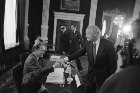 Persconferentie Kluwer en Wolters Samson i.v.m. fusie (Amsterdam) Elseviers Fer, Bestanddeelnr 934-0428