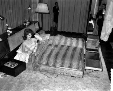 Persconferentie over Het Bed in het Carltonhotel te Amsterdam, Bestanddeelnr 912-1371 photo