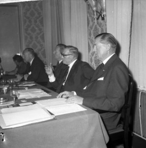 Persconferentie over fusie tussen Amsterdamse bank en Rotterdamse bank, v.l.n.r., Bestanddeelnr 916-5315